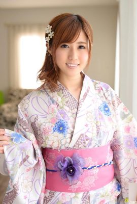Die brünette asiatische Ehefrau Yumi Maeda zieht ihren Bademantel aus und wird im Badezimmer gerammt (20P)