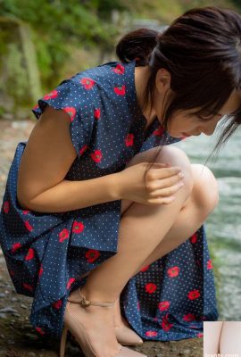 Versuchungsfoto einer sanften, anmutigen, rundlichen und sinnlichen, schönen jungen Frau – Reiko Nagaoka (44P)