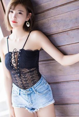 Yang Chenchens sexy Jeansshorts unterstreichen die Versuchung ihres schönen Hinterns (32P)