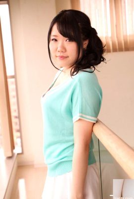 (Hitomi Serizawa) Vollbusige reife Frau (40P)