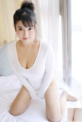 Die süße kleine Elfe Yuna hat pralle und attraktive Brüste (33P)