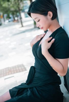 (Booty Queen) Koreanisches Mädchen mit kurzen Haaren verleiht den Menschen ein unerklärliches Gefühl von Coolness (44P)