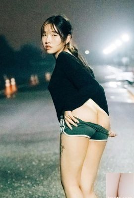 Die koreanische Schönheit SonSon wird spät in der Nacht auf der Straße entblößt (36P)