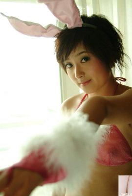 Die kühnen und wunderschönen Brustfotos des süßen kleinen Dienstmädchens Jiao Jiao (25P)