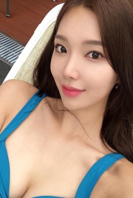 Kandidatin für einen koreanischen Schönheitswettbewerb! Die großen Proportionen, „die eine superstarke Figur verbergen“, können nicht durch die weißen und zarten Beine unter dem langen Rock verdeckt werden!  (18P)
