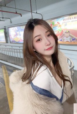 Die lebende Göttin „Nina Zhang Zhang“ hat ein tolles Aussehen und eine heiße Figur … ihre bösen Brüste quellen über (10P)