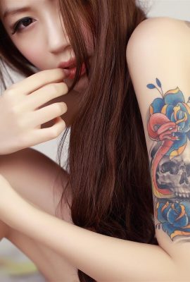 Superheißes tätowiertes taiwanesisches Mädchen ~ Wunderschöner nackter Körper zeichnet sich ab (20P)