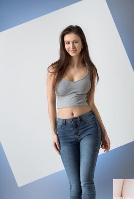 Schönes Mädchen mit großen Brüsten und guter Figur, ALISA I (16P)