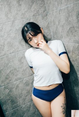 (Sonson) Koreanische Lolita enthüllt ihren verführerischen Hintern … unerträglich geil (33P)