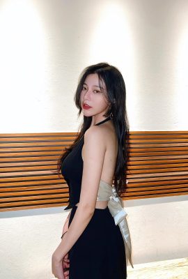 Der Internet-Star „Zhang Xiangxiang“ hat stolze Kurven und auffällige Fotos. Sie ist blond, sexy und auffällig (10P).