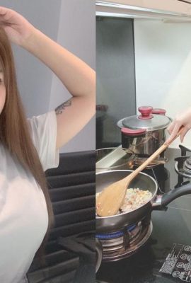 „Süße Freundin“ Han Ji-eun Nancys Spitzenhöschen enthüllen ihre „weiße Taille“ und sie kocht sexy, um dich zu füttern (13P)