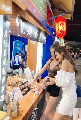 Die heißen, vollbusigen Mädchen „Xiancaier&Lara囍“ auf dem Shilin-Nachtmarkt beugten sich zum Goldfischfischen und erregten die Aufmerksamkeit der Menge! Super auffällige „Low-Cut-Perspektive“ (20P)