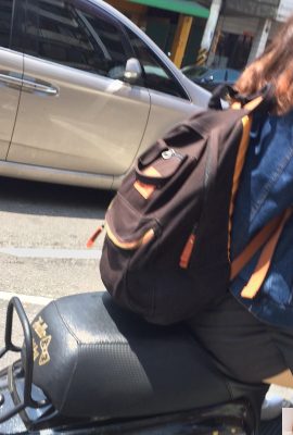 Das Motorradmädchen, das sich nicht die Haare ausreißen kann (15P)