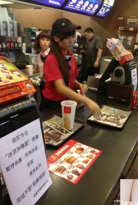 Die 17-jährige McDonald's-Göttin von Zhongshan verschwand 6 Jahre lang und wurde superwild!  „Elder Storm Upgrade“…Himmlisch heiße Fotos (25P)