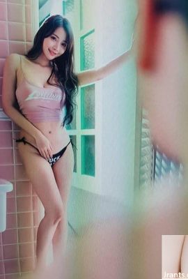 Das heiße Model LeleWu reflektiert im Spiegel, dass ihre schönen Brüste und ihr Hintern so bezaubernd sind (21P)