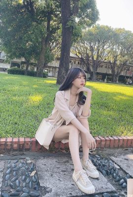 Wei Qian, ein Mädchen mit langen Haaren und heller Haut, hat ein tolles Aussehen (31P)