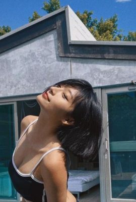 Tzuyu auf G-Level präsentiert ihre wunderschöne Figur am Schwimmbad