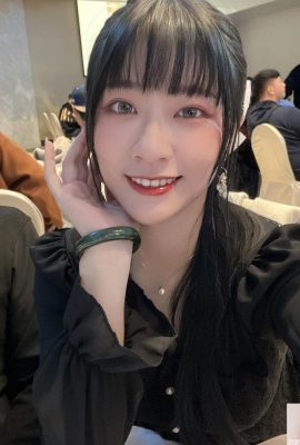 Das hübsche Youtuber-Mädchen „Qiuqiu MiKa“ hat ein rundes und wunderschönes Gesäß, das so scharf ist! Das Bild ist ein Blickfang (10P)