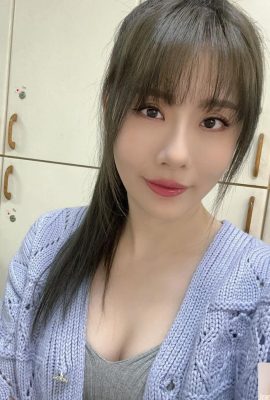 Die langbeinige heiße Frau „Liu Xuan“ macht ein sexy Selfie mit ihren zarten Brüsten, die bereit sind, herauszukommen (10P)