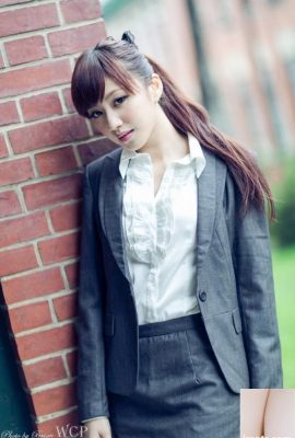 (Modelfoto) Hübsche und süße Xiaoya OL in Uniform, Strümpfen, schönen Beinen, sexy Außenaufnahme (35
