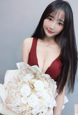 Das hellhäutige junge Mädchen „Mita Yingchen“ hat wunderschöne Brüste und ein Lächeln, das Menschen verzaubert (10P)