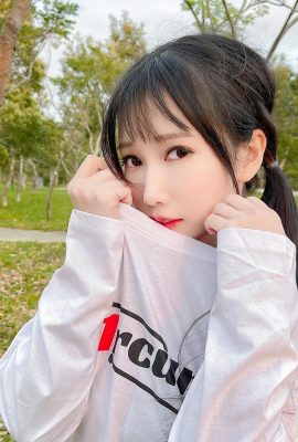 Das heiße Mädchen „Yu Huang Yuwen“ hat ein berauschend süßes Gesicht und eine gute Figur, die unwiderstehlich ist (10P)
