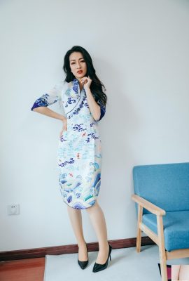 (Online-Sammlung) Cheongsam, schwarze Seide, reife Frau 180p (180P)