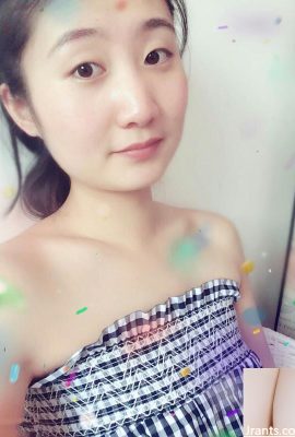 Die hübsche Liangjia ist privat so sexy wie eh und je (31P)