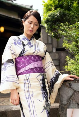 Miho Tsuno Yukata und nackte Haut (121P)