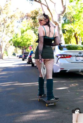 (Suicide Girls) 22. August 2024 – Sophiistar – She Was A Sk8er Girl (49P)