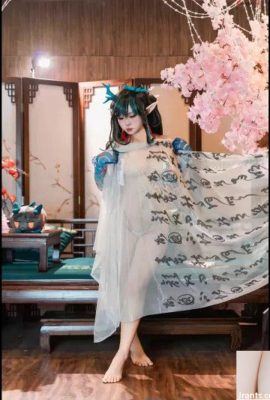 Aya wurde von Aya und 小和蜜丝 – Nian and Dusk Chinese Dress (199P) entdeckt (