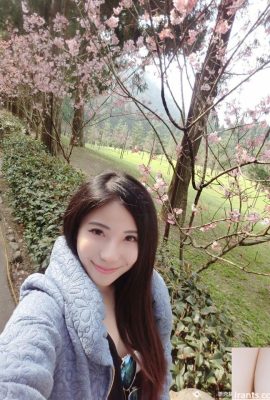 Sunshine Amateur Hottie~Xu Weiwei~Sexy Low-Cut-Selfie im Park Freunde lobten es für seine Wildheit (33P