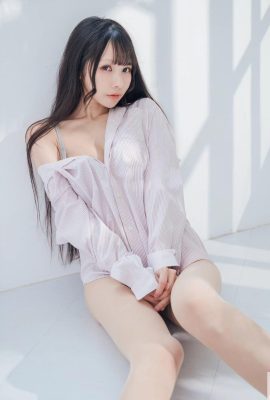Der süße Schatz „Yishuo Yu“ hat ein wunderschönes Temperament und strahlt einen feenhaften Geist aus (18P)