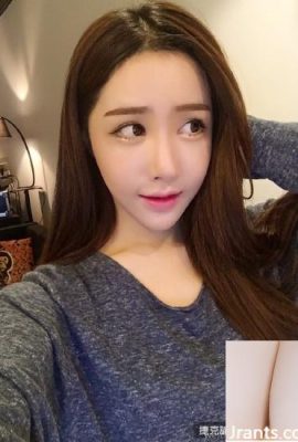 Guo Yunmeng~Sexy Low-Cut-Selfie, das große Brüste zeigt (20P)