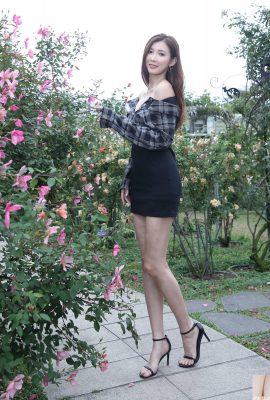 (Beauty Legs Extra) Langbeiniges Beauty-Model Kim Yoon-joo in Kleid, kurzem Rock, High Heels und schönen Beinen (63P)