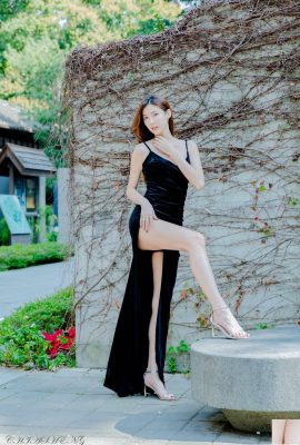 (Beauty Legs Extra) Langbeiniges Beauty-Model Kim Yoon-kyo mit hohen Schlitzen, langem Rock, High Heels und schönen Beinen (41P)