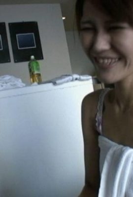 Japans echte Sexszene mit einer dünnen jungen Frau wird heimlich gefilmt, oder?