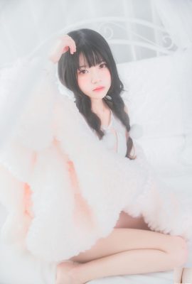 Cherry Meow Winteration Pure White Private Room (46p)