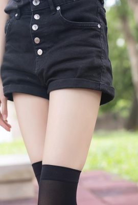 (Rabbit Play Movie) – Das Feld der schwarzen Denim Hot Pants (40p)