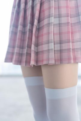 (Kaninchen spielt mit Filmen) – Verspielter rosa Plaidrock (41p)