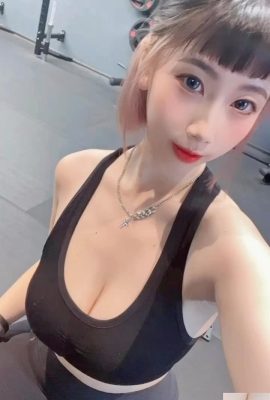 „Minhee“ Perfekte Kurve unbewusst dazu bringt, Menschen in sie zu fallen (22p)