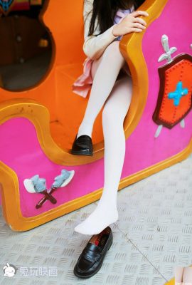 (Kaninchen spielt mit Filmen) – Ziete ich gerne meine Schuhe aus? (34p)