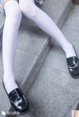 (Kaninchen spielt mit Filmen) – Tragen Sie Schuhe draußen (39p)