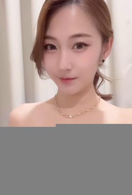 „I_qi min“ Vollte Brustform ist so auffällig (22p)