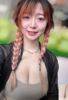 „Jieyu“ mit einem mysteriösen Lächeln (10p)