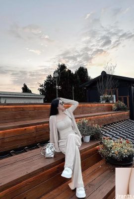 Göttin „Ke Ke“ hat eine helle Haut und ein schönes Gesicht (10p)