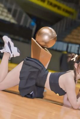Cheerleader „Sunny Tinging“ ist in jedem Winkel (10p) perfekt