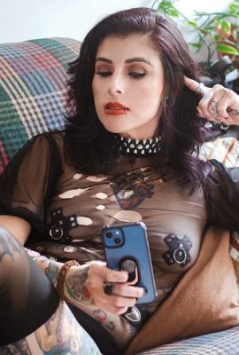 (Suicide Girls) 19. Mai 2025 – DAPHNEP – Helle Dunkelheit (59p)