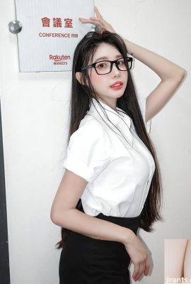 Cheerleading „Yun Xi“ hat ein charmantes sonniges Lächeln (10p)