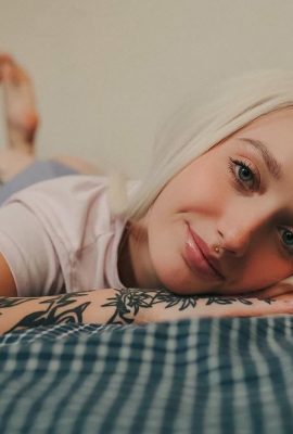 (Suicide Girls) 01. Juni 2025 – Thelolaboop – Schlafzimmeraugen (42p)